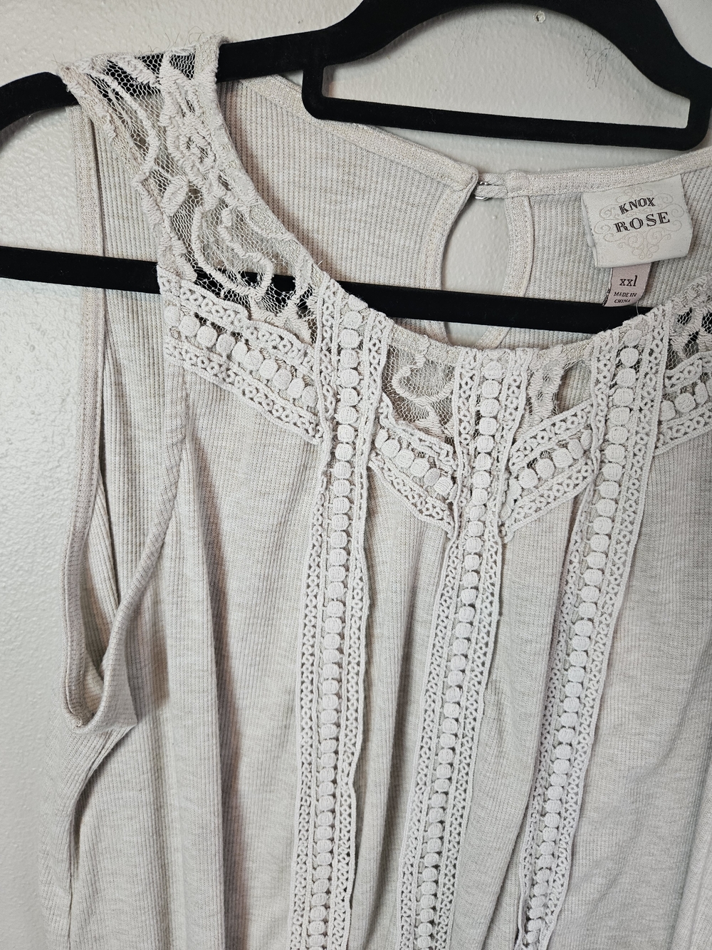 Knox Rose Cream Lace-Trim Sleeveless Tank - Picture 4 of 4